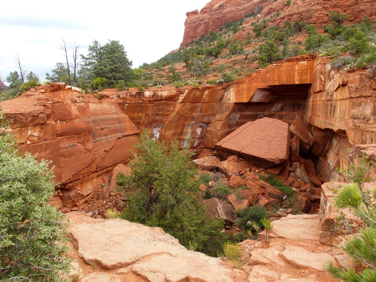 Looking into the Devil's Kitchen sinkhole