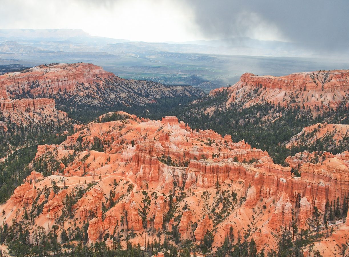 Looking down at the Peekaboo Trail from Inspiration Point.
